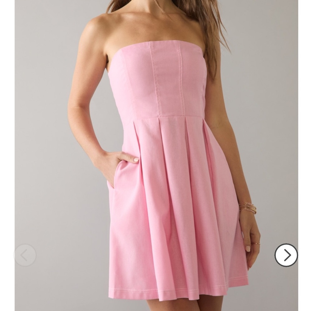 Francesca’s strapless Nicole pleated mini dress